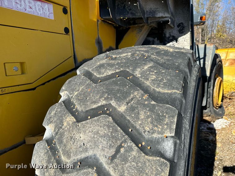 image for item MT9004 2005 Komatsu WA500-3 wheel loader