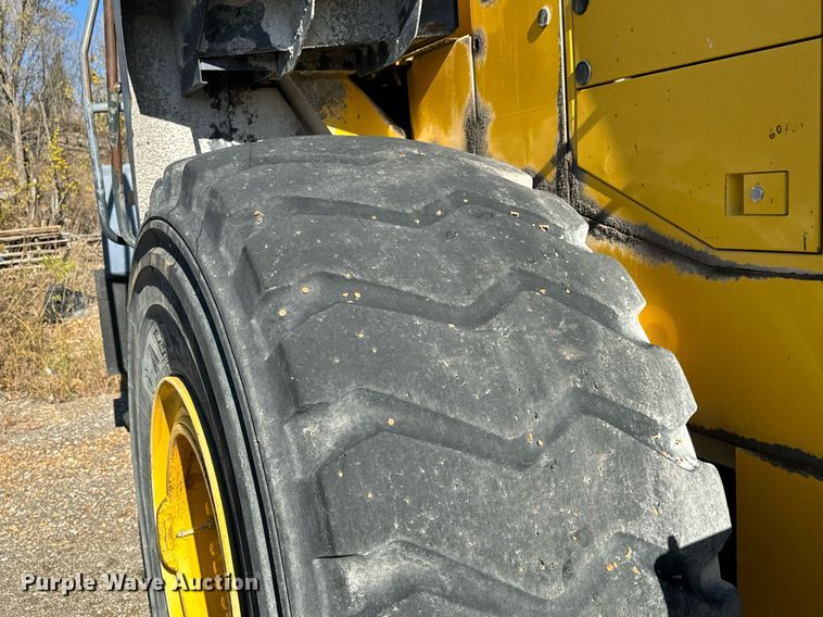 image for item MT9004 2005 Komatsu WA500-3 wheel loader