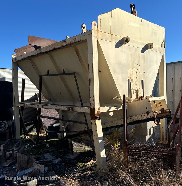 image for item MT9005 Storage bin