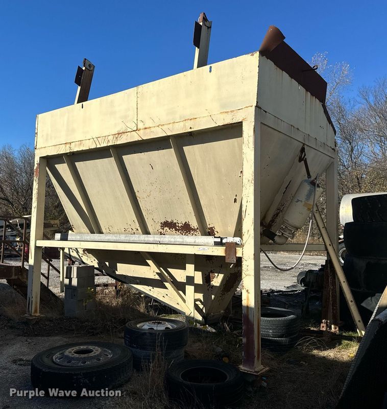 image for item MT9005 Storage bin