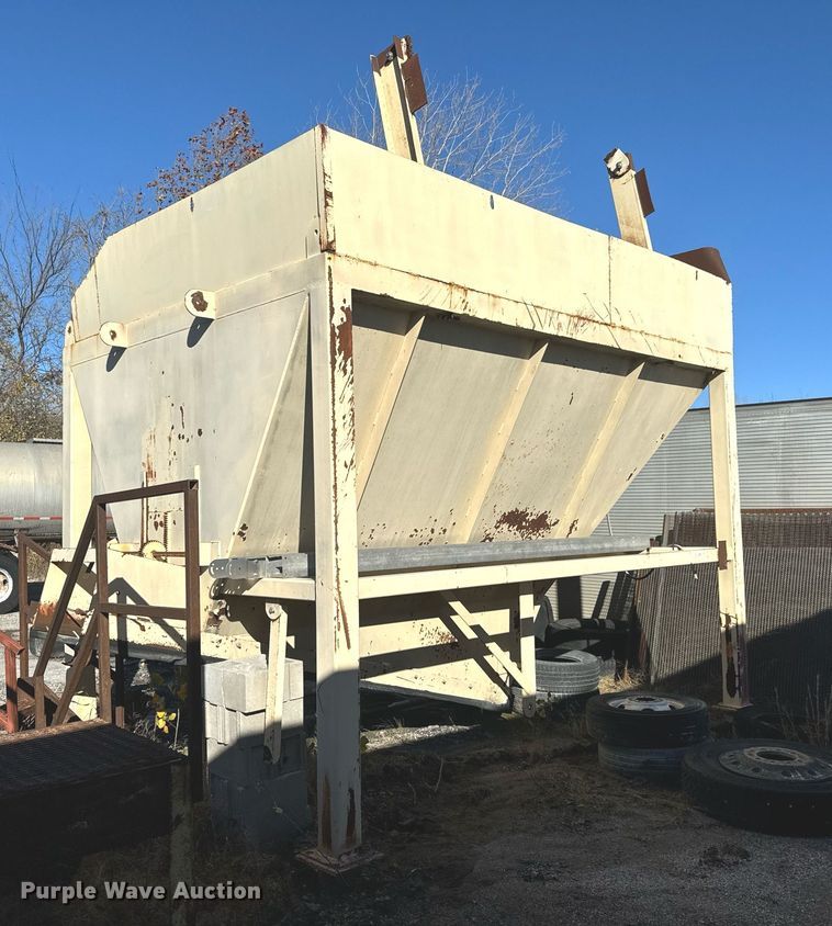 image for item MT9005 Storage bin