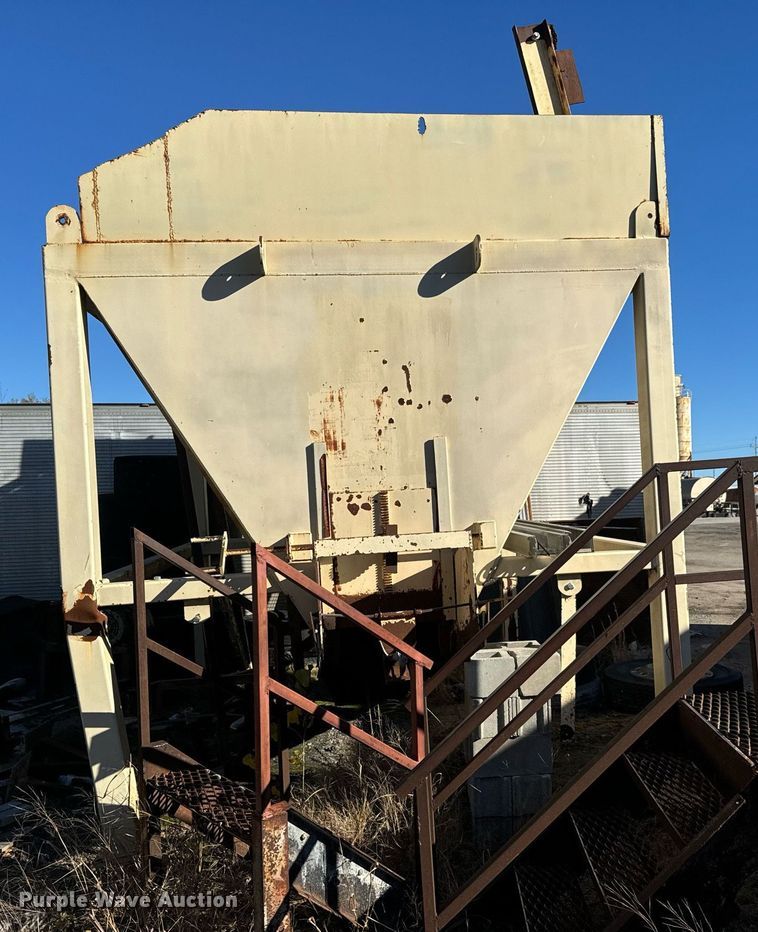 image for item MT9005 Storage bin