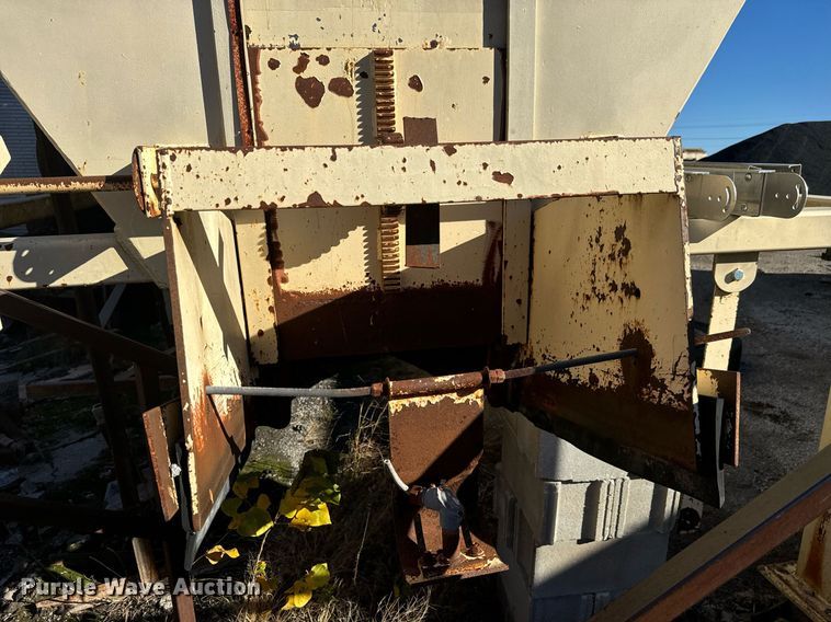 image for item MT9005 Storage bin