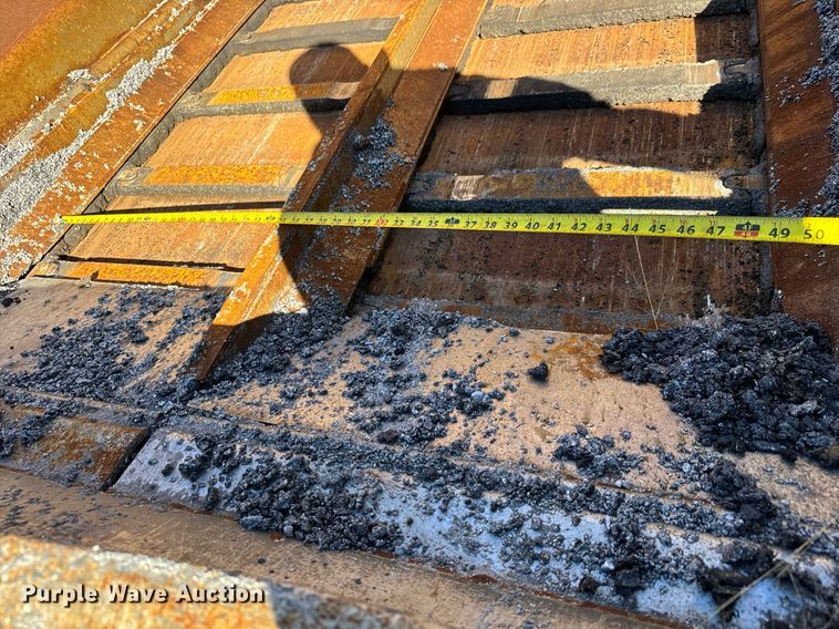 image for item MT9010 2001 Caterpillar AP-1050B paver