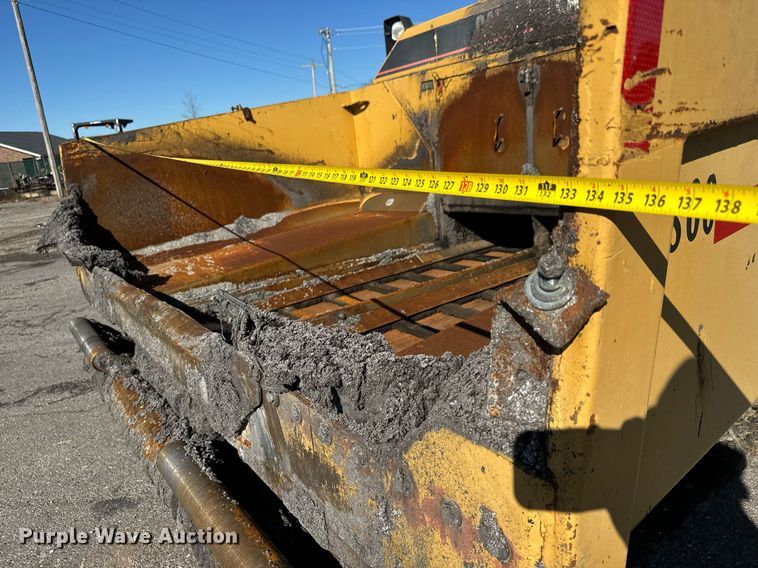 image for item MT9010 2001 Caterpillar AP-1050B paver