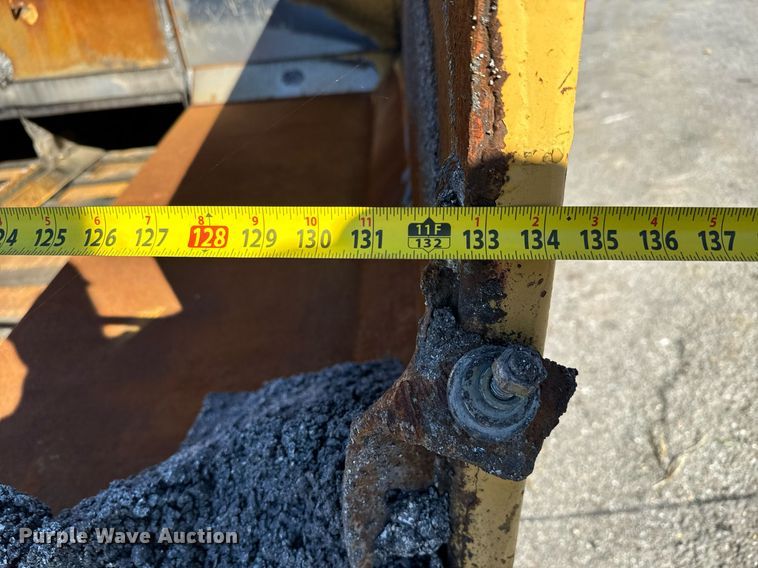 image for item MT9010 2001 Caterpillar AP-1050B paver