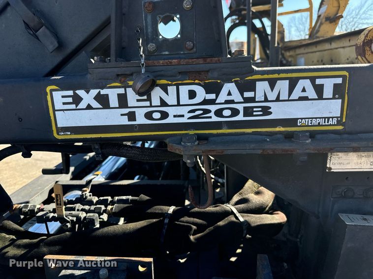 image for item MT9010 2001 Caterpillar AP-1050B paver