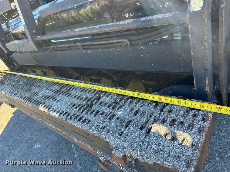 image for item MT9010 2001 Caterpillar AP-1050B paver