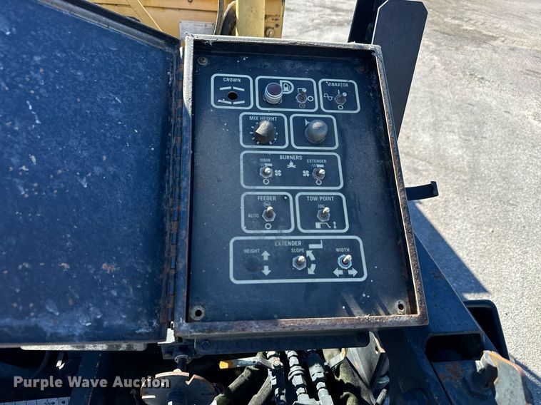 image for item MT9010 2001 Caterpillar AP-1050B paver