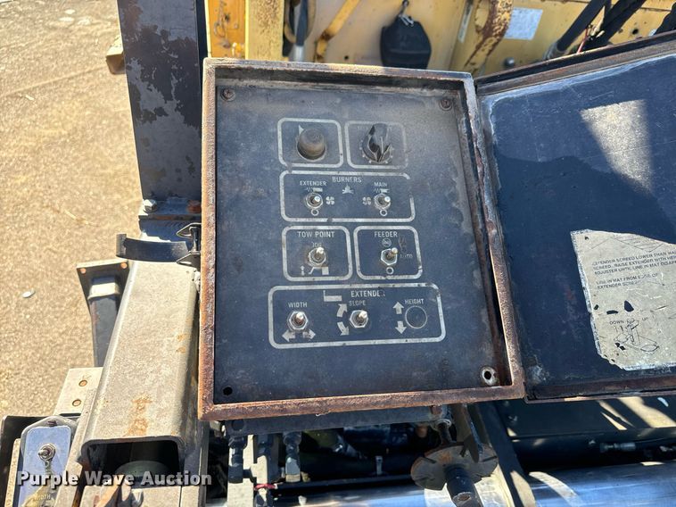 image for item MT9010 2001 Caterpillar AP-1050B paver