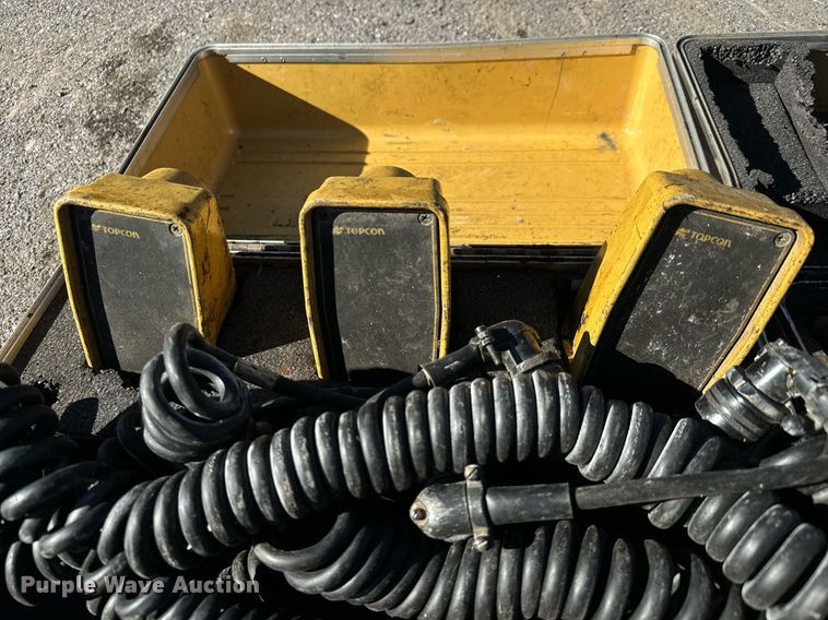 image for item MT9010 2001 Caterpillar AP-1050B paver