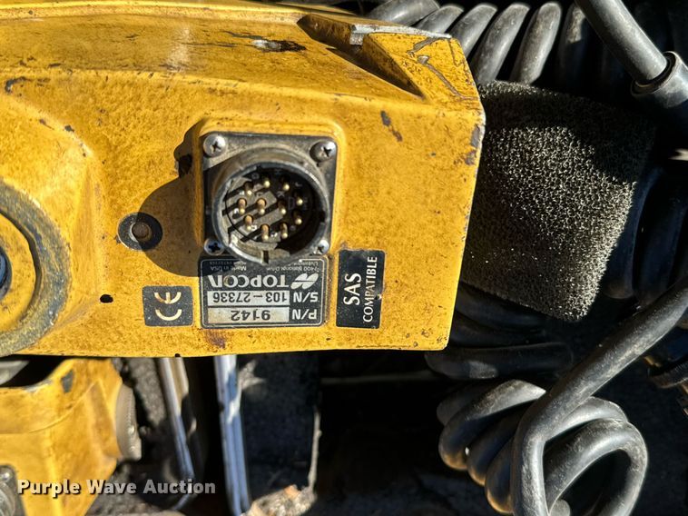 image for item MT9010 2001 Caterpillar AP-1050B paver