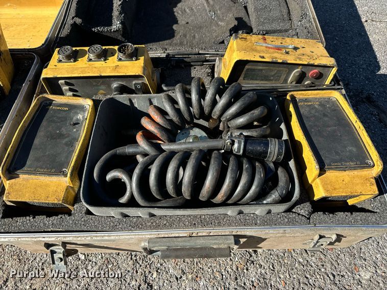 image for item MT9010 2001 Caterpillar AP-1050B paver