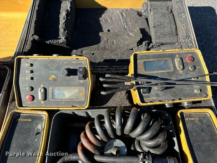 image for item MT9010 2001 Caterpillar AP-1050B paver