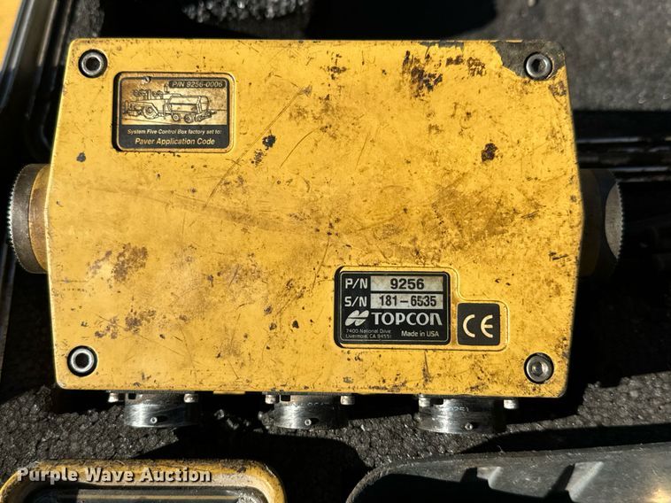 image for item MT9010 2001 Caterpillar AP-1050B paver