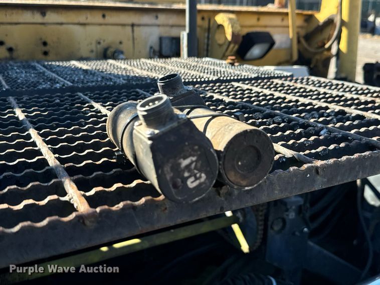 image for item MT9010 2001 Caterpillar AP-1050B paver