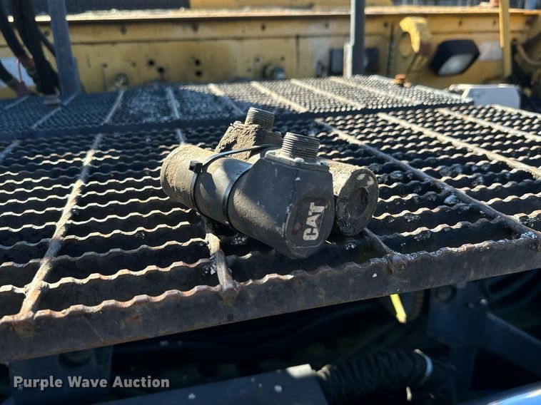 image for item MT9010 2001 Caterpillar AP-1050B paver