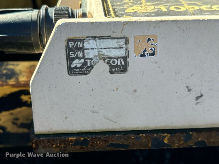 image for item MT9010 2001 Caterpillar AP-1050B paver