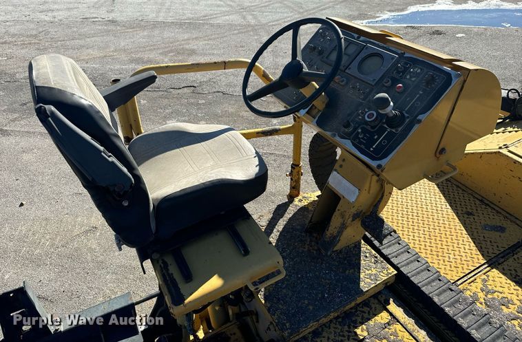 image for item MT9010 2001 Caterpillar AP-1050B paver