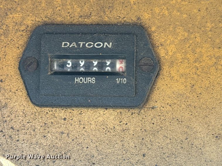 image for item MT9010 2001 Caterpillar AP-1050B paver