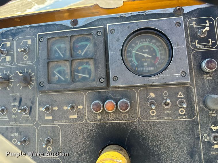 image for item MT9010 2001 Caterpillar AP-1050B paver