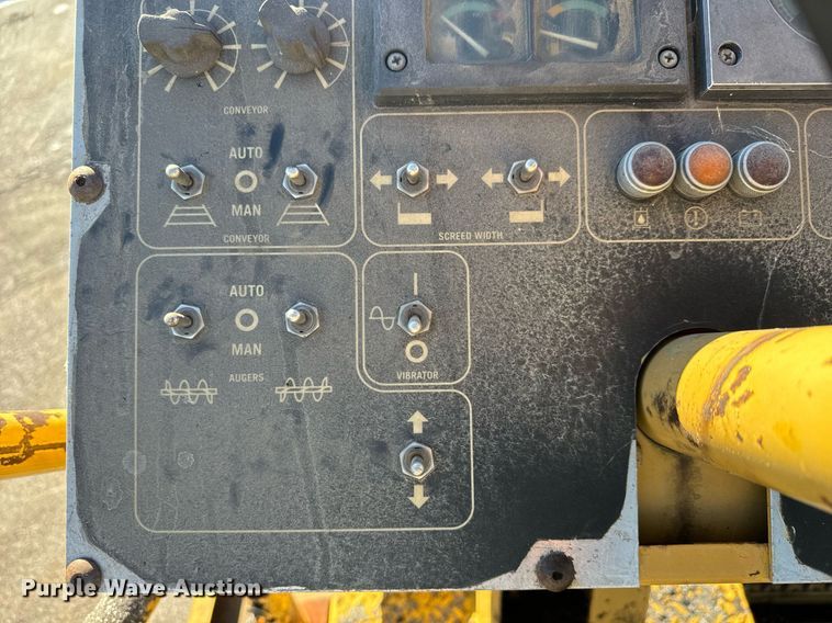 image for item MT9010 2001 Caterpillar AP-1050B paver