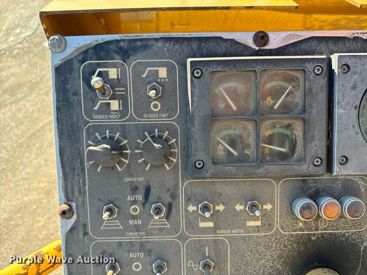 image for item MT9010 2001 Caterpillar AP-1050B paver