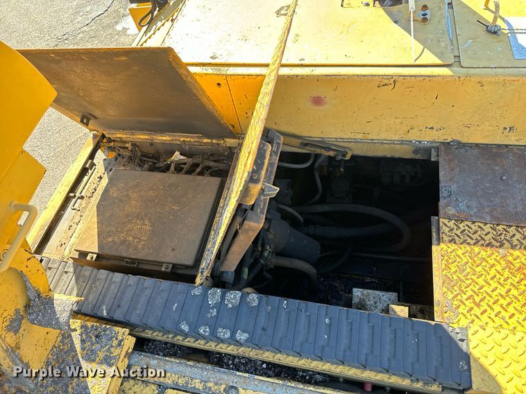 image for item MT9010 2001 Caterpillar AP-1050B paver