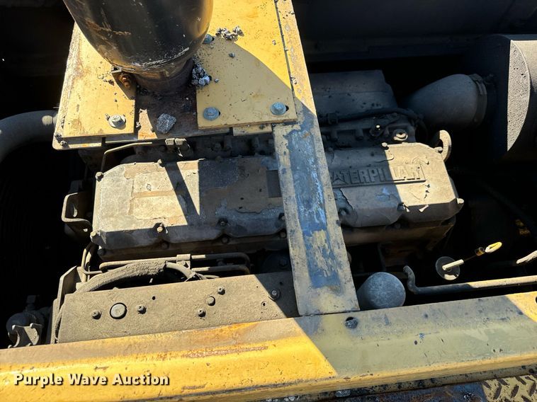 image for item MT9010 2001 Caterpillar AP-1050B paver