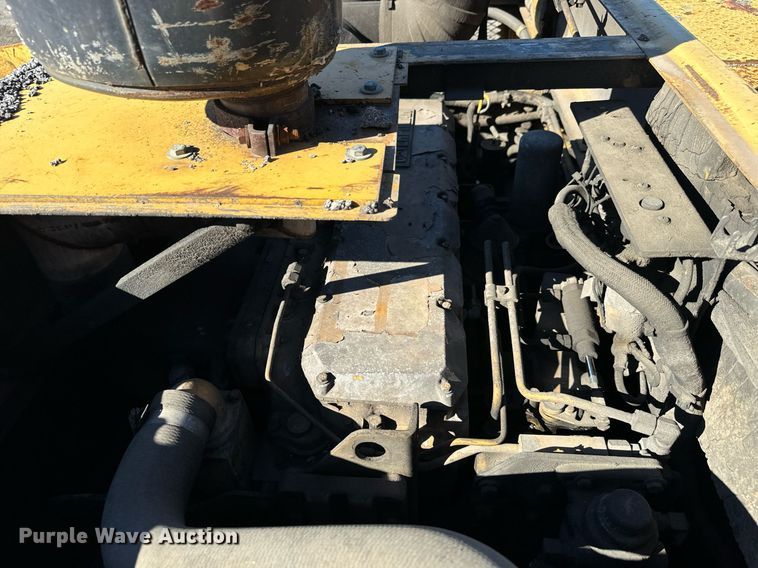 image for item MT9010 2001 Caterpillar AP-1050B paver