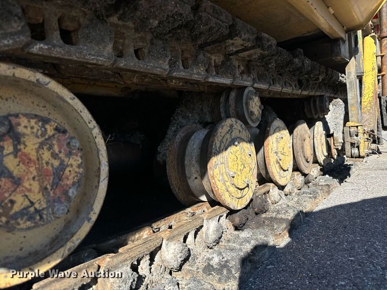 image for item MT9010 2001 Caterpillar AP-1050B paver