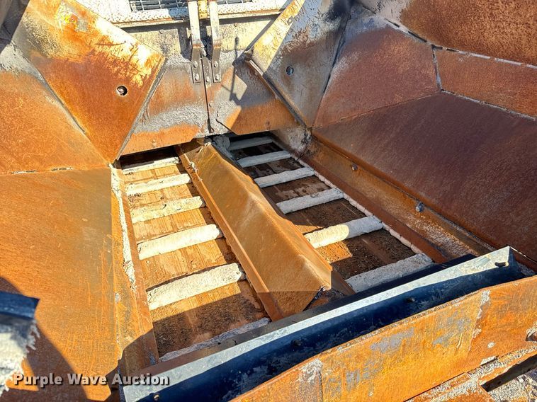 image for item MT9011 1992 Cedarapids CR461 paver