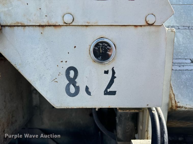 image for item MT9011 1992 Cedarapids CR461 paver