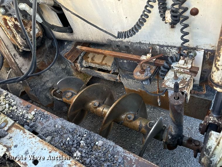 image for item MT9011 1992 Cedarapids CR461 paver