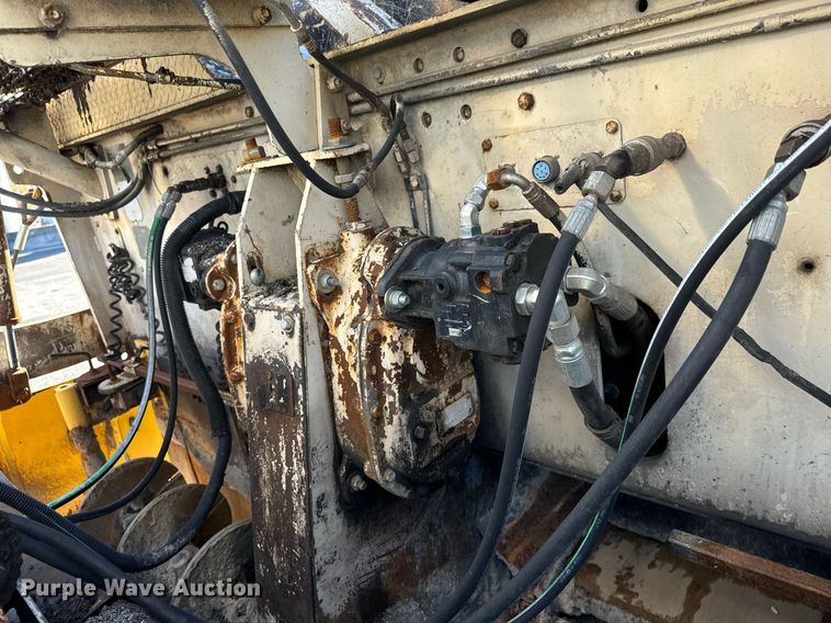 image for item MT9011 1992 Cedarapids CR461 paver