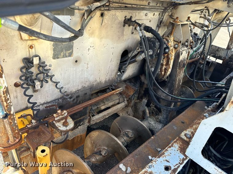 image for item MT9011 1992 Cedarapids CR461 paver