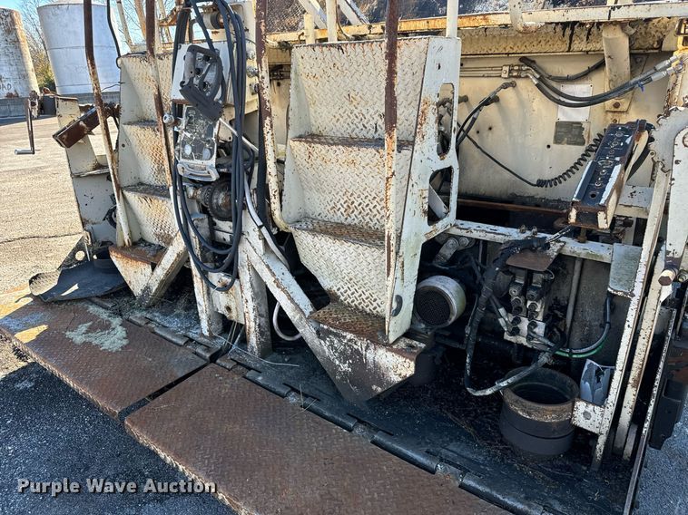 image for item MT9011 1992 Cedarapids CR461 paver