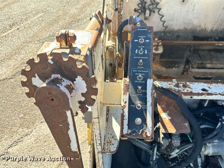 image for item MT9011 1992 Cedarapids CR461 paver