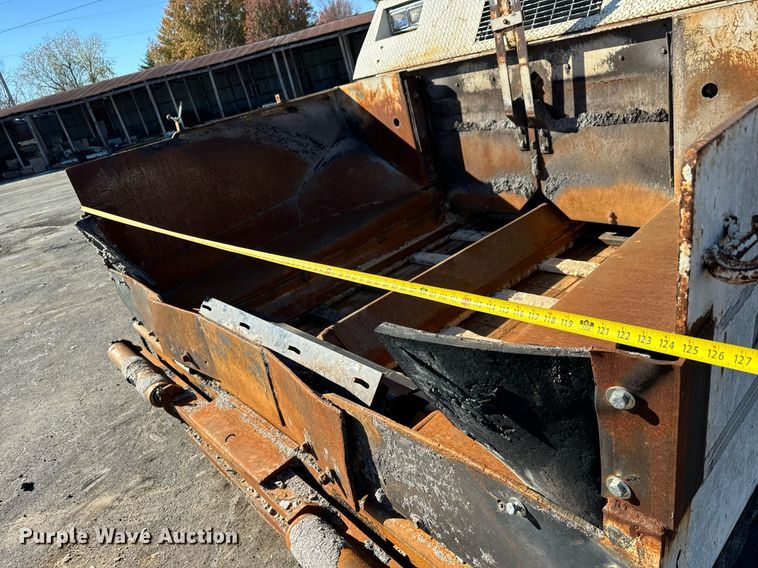 image for item MT9011 1992 Cedarapids CR461 paver