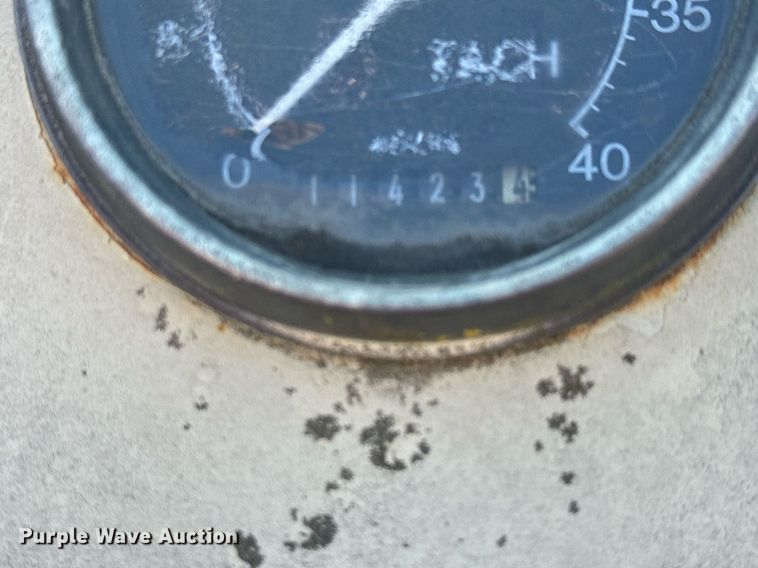 image for item MT9011 1992 Cedarapids CR461 paver