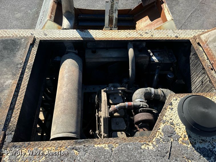 image for item MT9011 1992 Cedarapids CR461 paver