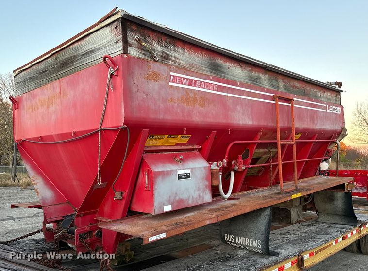 image for item MT9027 New Leader L2020-15 spreader