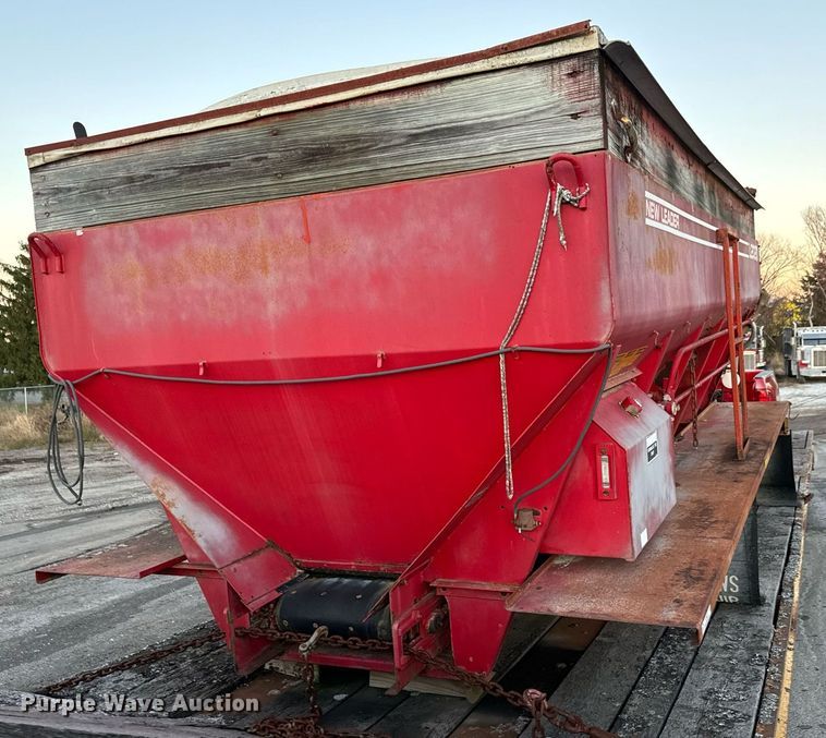 image for item MT9027 New Leader L2020-15 spreader