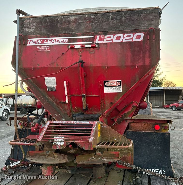 image for item MT9027 New Leader L2020-15 spreader