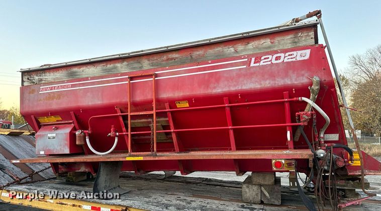 image for item MT9027 New Leader L2020-15 spreader