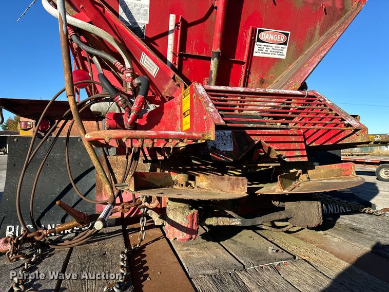 image for item MT9027 New Leader L2020-15 spreader