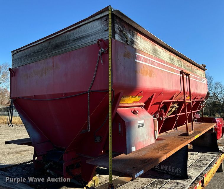image for item MT9027 New Leader L2020-15 spreader