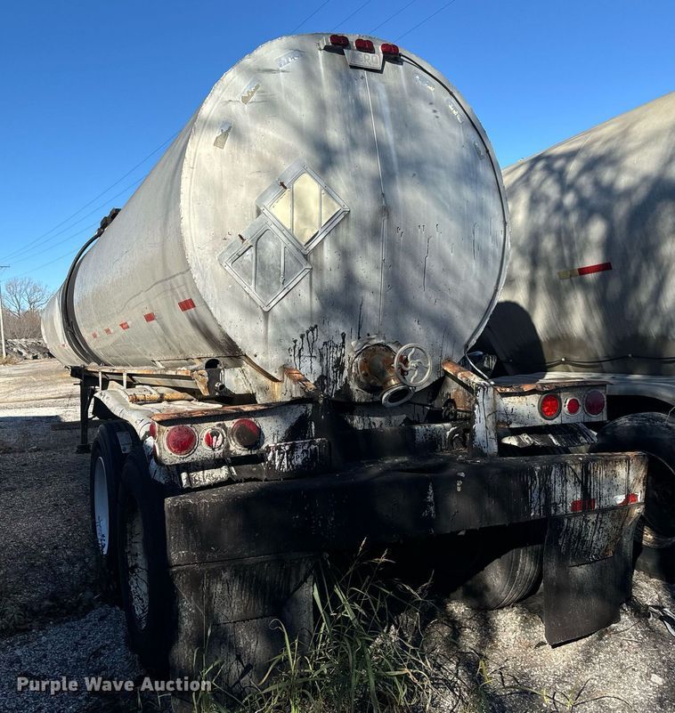 image for item MT9031 1977 Acro Hot Oil tank trailer