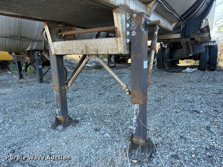 image for item MT9031 1977 Acro Hot Oil tank trailer