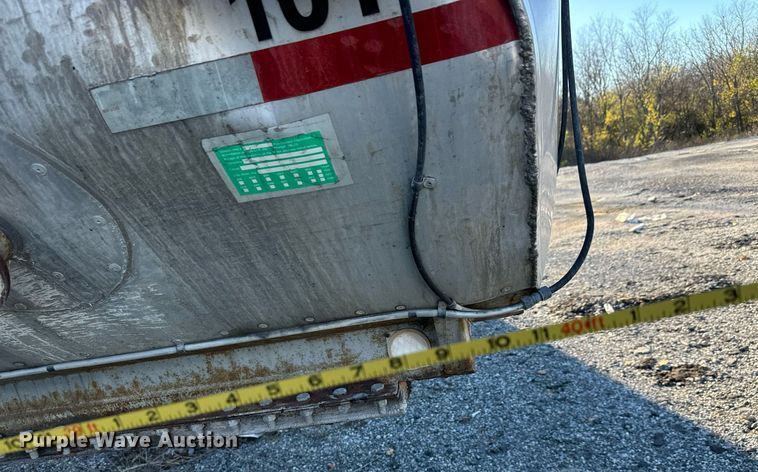 image for item MT9031 1977 Acro Hot Oil tank trailer